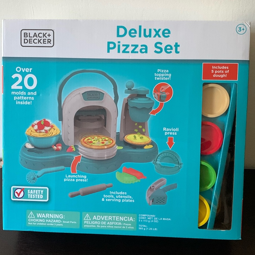 Black & Decker Deluxe Pizza Set.
